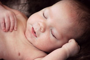 同性供卵代怀龙凤胎机构：宝宝坠床后鼻子流清鼻涕是脑脊液漏吗？